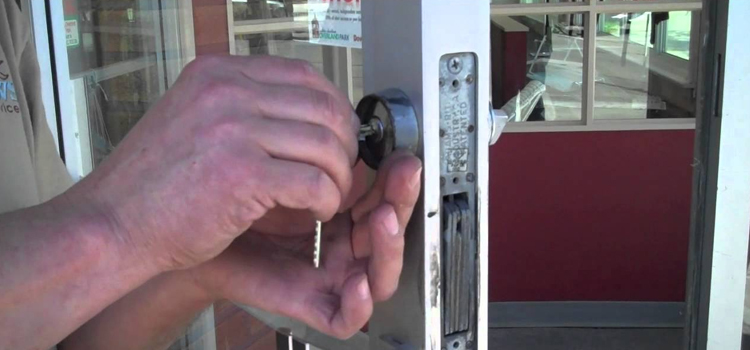 commercial door lock repair Strawberry